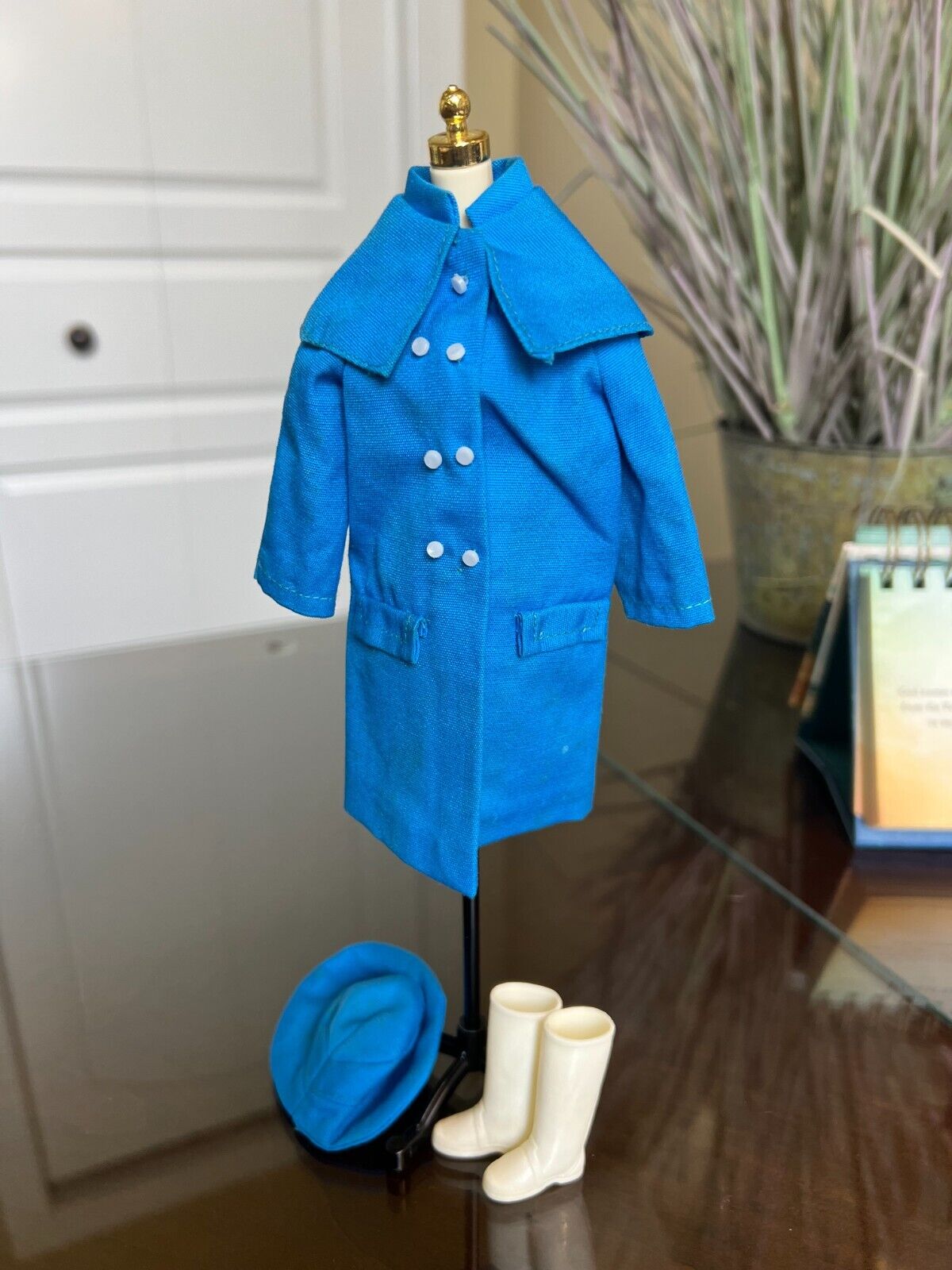 VINTAGE BARBIE FRANCIE JAPANESE EXCLUSIVE BLUE RAINCOAT, HAT AND BOOTS