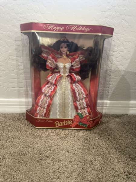 Happy Holidays 1997 Barbie Doll RARE GREEN EYES