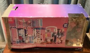 BARBIE FASHION SHOW MALL PLAYSET ORIGINAL FIRST ISSUE BRAND NEW