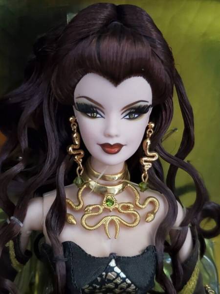 LBR2 ~ RARE GOLD LABEL GREEK MYTHOLOGY GODDESS MEDUSA BARBIE DOLL IN BOX M9961