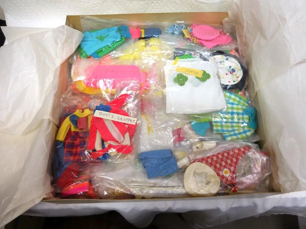 VINTAGE KENNER DUSTY DOLL & MATTEL BARBIE SKIPPER DOLL CLOTHING & ACCESSORY LOT