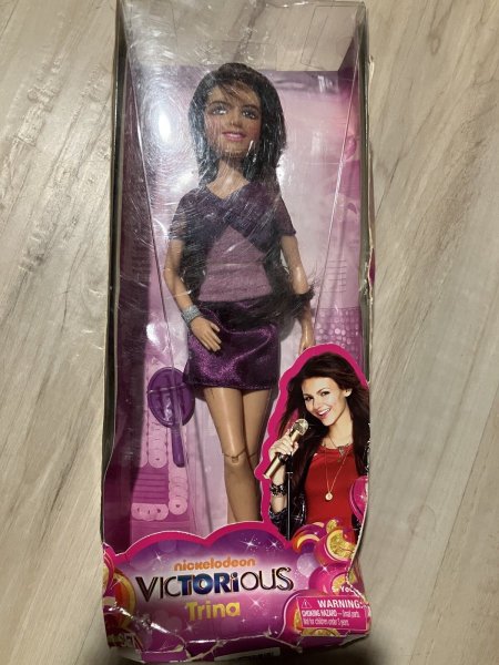 Nickelodeon Victorious Trina Vega ultra rare Doll Spin Master Barbie size 2012