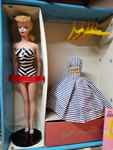 Vintage Ponytail Barbie #3/4 1961 Case, Clothes, Accessories, Stand - Excellent!