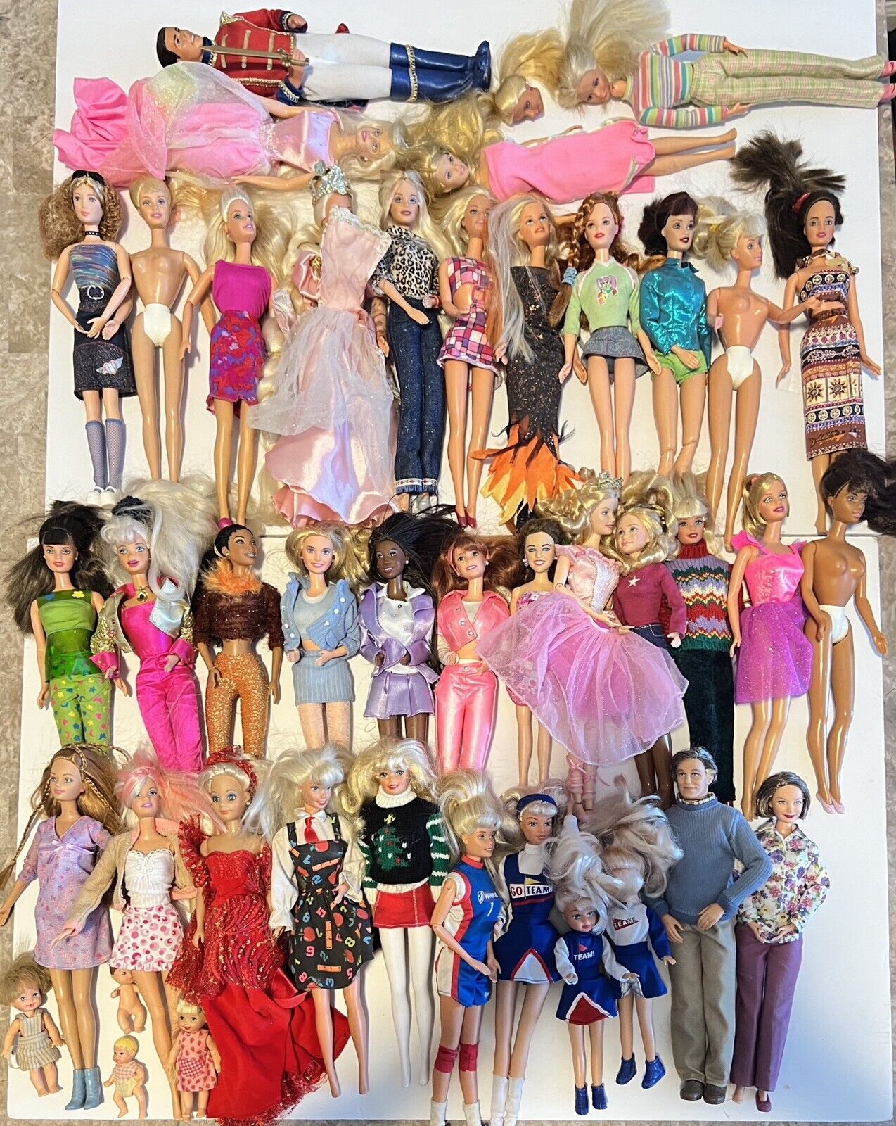 Huge LOT of 62 Vintage 90s Barbie Dolls & Accessories READ DESCRIPTION