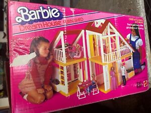BARBIE DREAM HOUSE FURNISHED VINTAGE 1983