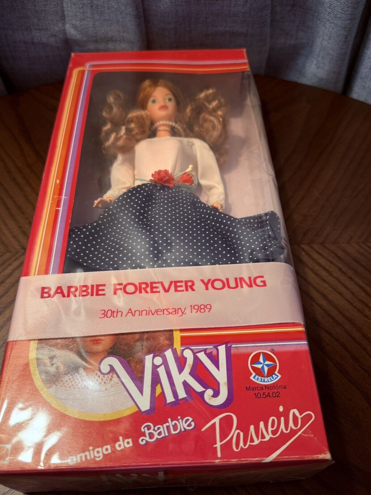 Barbie Estrela Brazil Viky Passeio NRFB Convention Doll Forever Young
