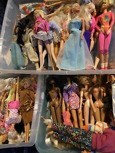 Lot Of Barbies Of 1976 Dolls Cloth And Shoes Diferente Color Hair Around 66