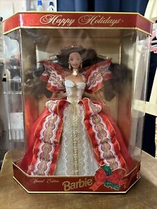 1997 Happy Holidays Special Edition Brunette Barbie Doll Mattel 17832 NIB Sealed