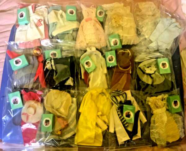 VTG large lot 1960s Barbie clothes, shoes, accessories 900 series NC EXC outfits
