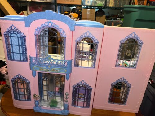 Mattel 2001 Barbie Grand Hotel W/ Accessories, Working Phone/Elevator Guests!
