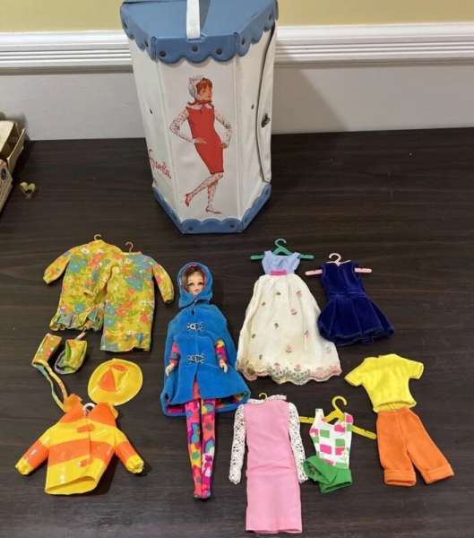 1960's Brunette Francie Barbie Doll W/case & 9 Outfits Bendable Legs Original