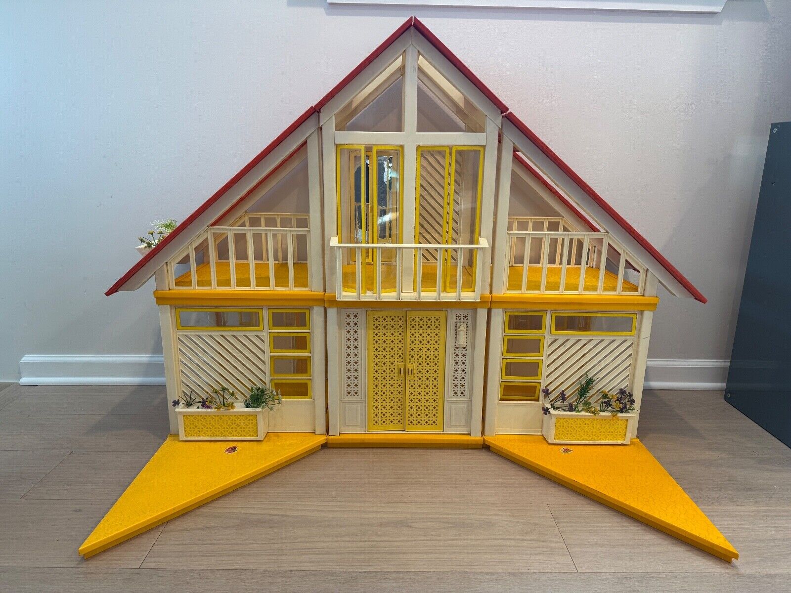 Vintage 1978 Barbie Dream Doll House w/Furniture Accessories Porch Triangles