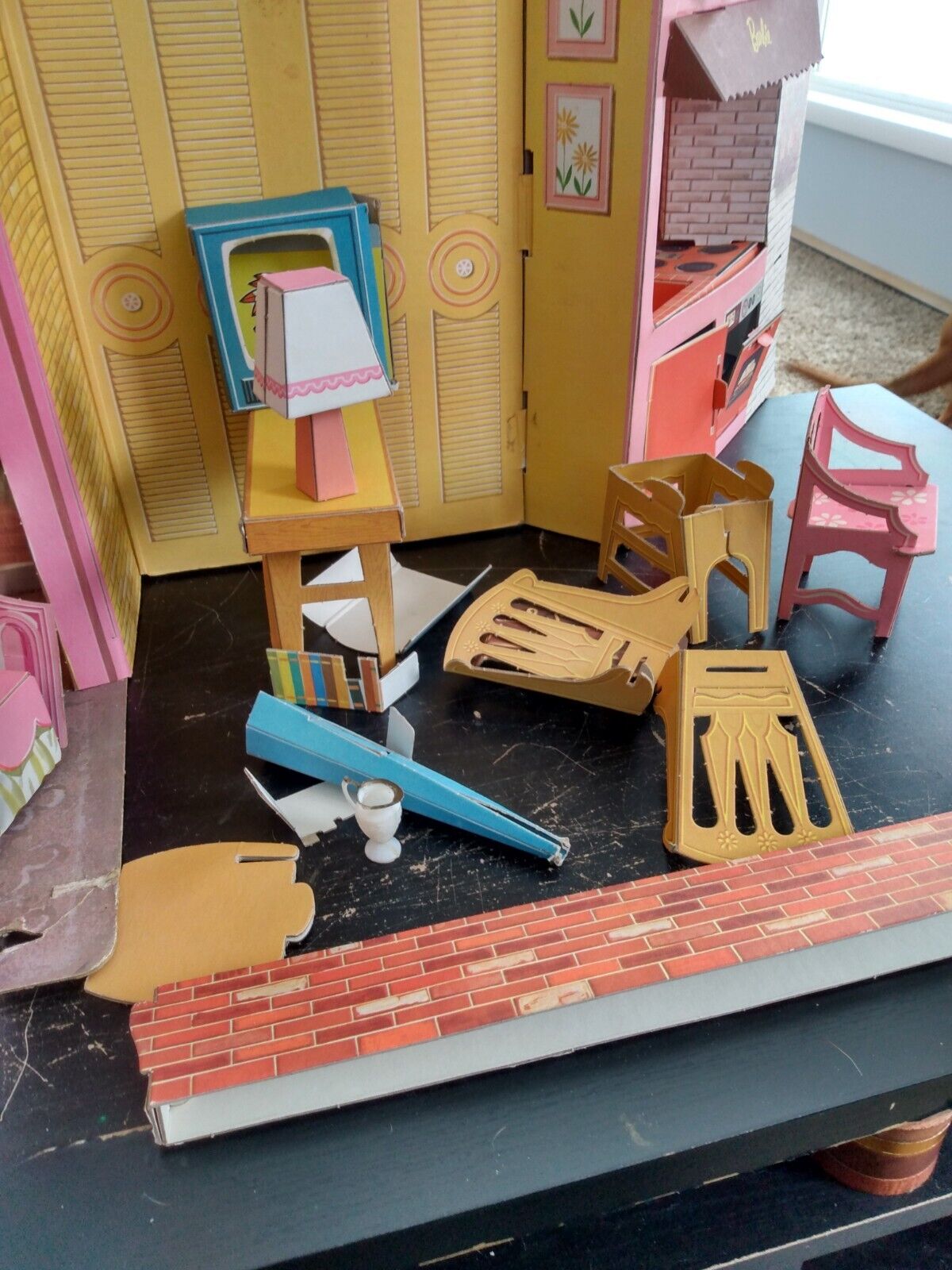 A Original 1963 Barbie New Dream House. Comes W/ Furniture Siding Door Fireplace