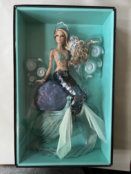 2011 The Mermaid Barbie  Collector Exclusive Gold Label 4300 Worldwide W3427