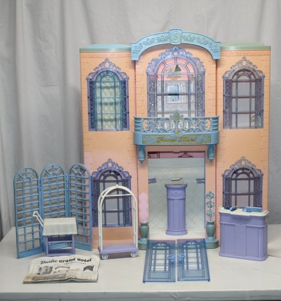 Vintage Mattel Barbie Grand Hotel (2001) RARE