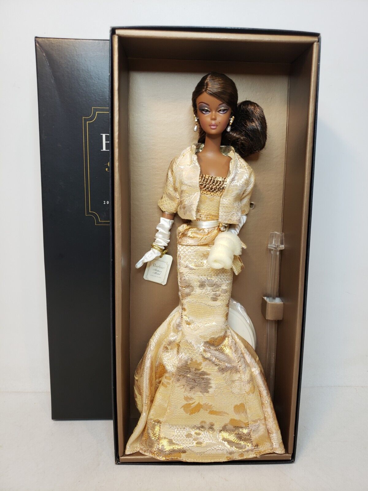 RARE GOLDEN GALA 2009 CONVENTION SILKSTONE AA BARBIE DOLL MATTEL P6755 NRFB