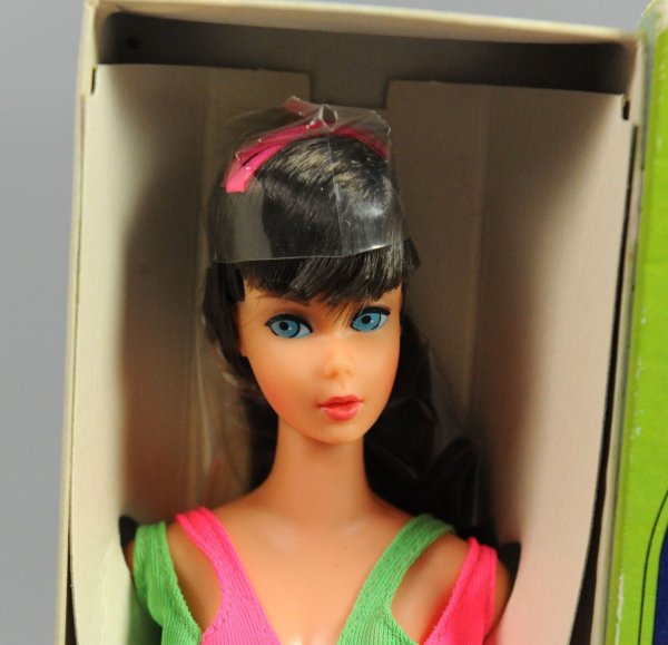Vintage Mattel #1190 Standard Straight Leg Barbie Brown Hair Side Glance + Box