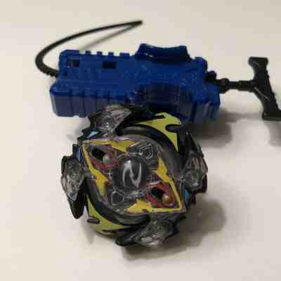 Beyblade Burst Zeutron Z2 HASBRO Zillion Zeus D20/TS09 with Launcher USA SELLER