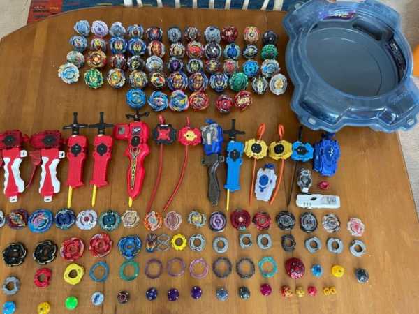 TAKARA TOMY Beyblade Burst Lot of 51 Beyblades, 14 launchers, And Stadium