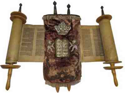 COMPLETE TORAH BIBLE SCROLL HANDWRITTEN ON PARCHMENT Poland 100-150 years old