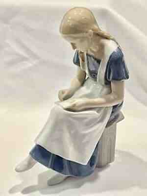 Vintage B&G Bing & Grondahl Copenhagen Denmark Young Girl Writing Figurine #1687