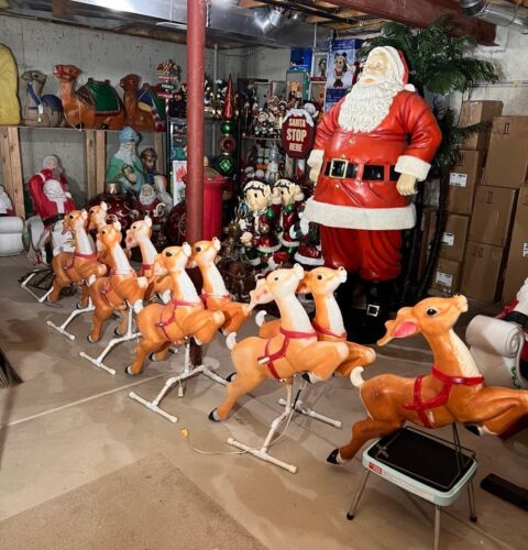 vintage santa in sleigh + 9 reindeers blowmold ( empire & gen.Foam)