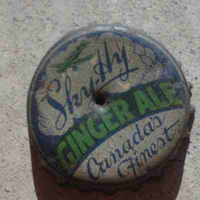 STUNNING CORK LINE BOTTLE CAP SKY HIGH GINGER ALE AIRPLANE NIAGARA FALLS ONTARIO