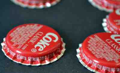Lot of 300 UNUSED Coca-Cola COKE Classic Red BOTTLE CAPS FOR CURLEY 4 ONLY!