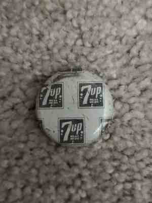 7up WW2 Cork Lined Bottle Cap - WWII Crown / Wallpaper Crown