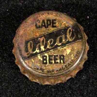 IDEAL CORK LINED BEER BOTTLE CAP CAPE CAPE BREWING GIRARDEAU, MISSOURI MO CROWN+