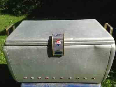 Vintage drink Pepsi cola cooler with bottle cap openet