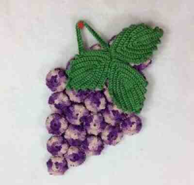 Vintage Crocheted Bottle Cap Grape Cluster Hot Pad w/25 Grapes