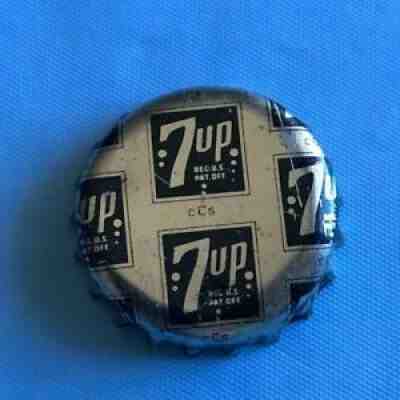 7-UP---WW II---SILVER & BLACK VARIATION RARE !!!---SODA BOTTLE CAPS !!!