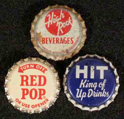 3 PLASTIC LINED SODA BOTTLE CAPS CROWNS HIGH ROCK HIT RED POP KING OF UP DRINKS+