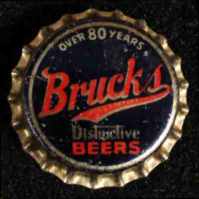 BRUCK'S SILVER TRIM CORK LINED BEER BOTTLE CAP BRUCKMANN CINCINNATI, OHIO CROWNS