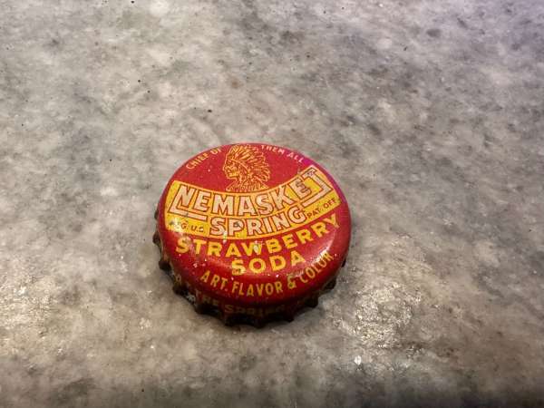 NEMASKET STRAWBERRY SODA BOTTLE CAP; MIDDLEBORO, MASS; USED CORK CROWN, Indian