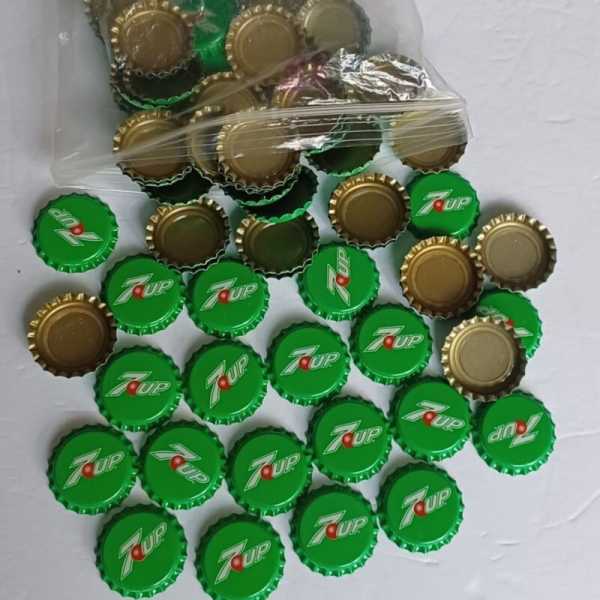 100 vintage 7up soda pop bottle caps lot craft supply crowns advertising green