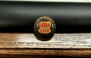 VINTAGE VESS COLA SODA POP BEVERAGE SOFT DRINK CORK BOTTLE CAP / CROWN
