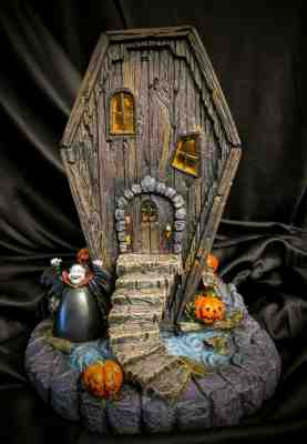 "Coffin House" - Nightmare Before Christmas - Hawthorne Village VERY RARE - OOP