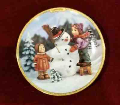 Hummel Season of Joy December Calendar 5.75/" Plate J 1999 Bradford Exchange M