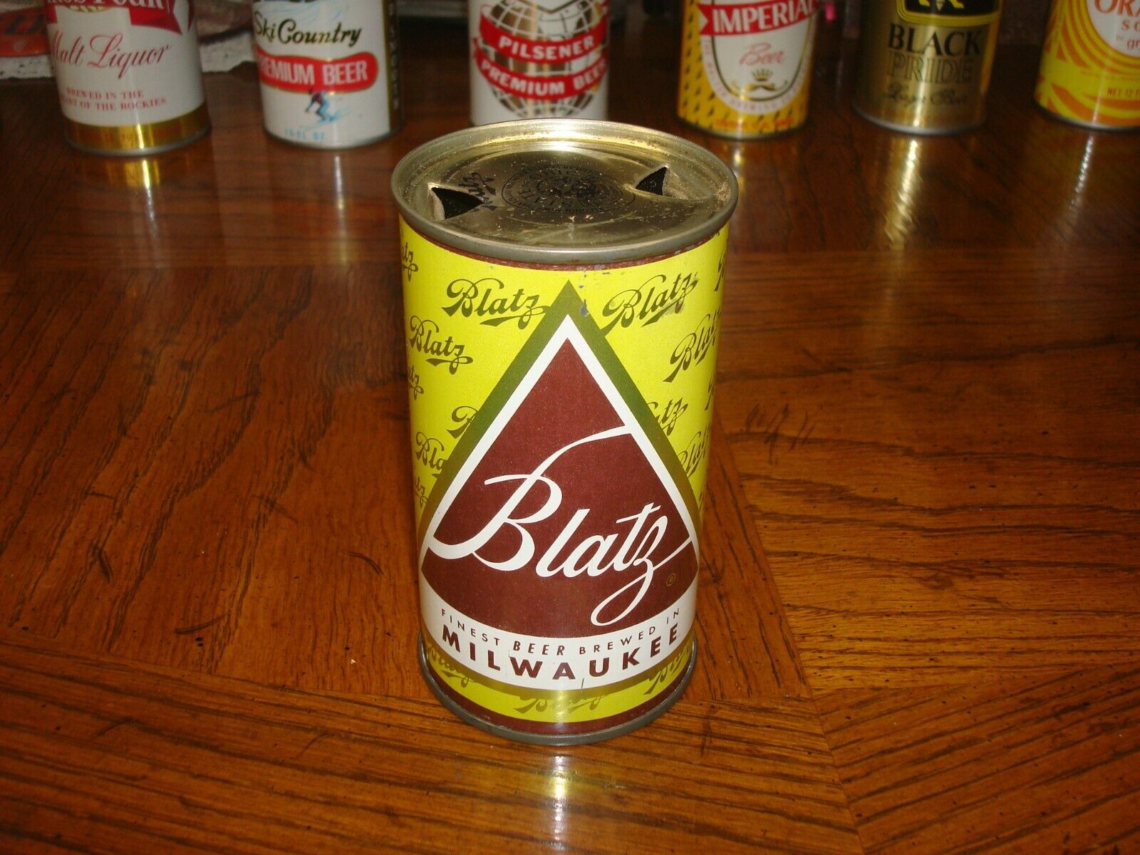 BLATZ 1955 YELLOW CHRISTMAS FLAT TOP BEER CAN BLATZ BREWING MILWAUKEE WISC