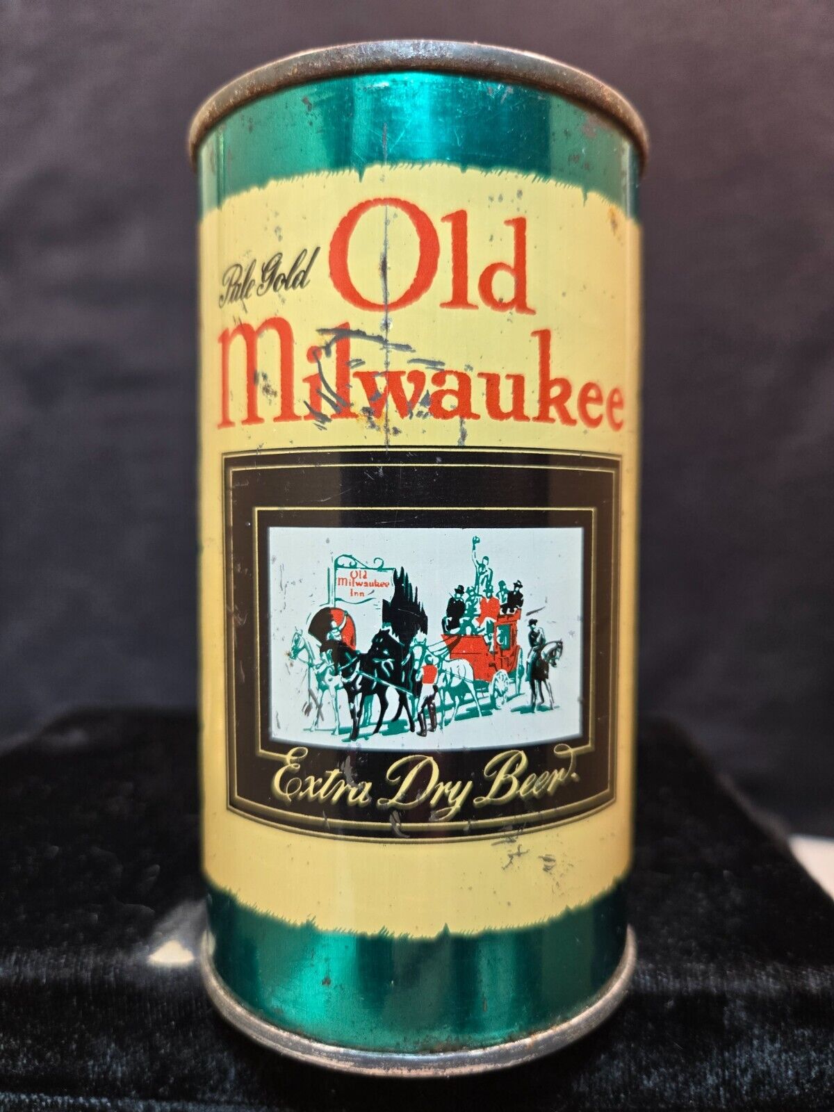 OLD MILWAUKEE PALE GOLD EXTRA DRY BEER - EARLY 1940'S - 12OZ IRTP FLAT TOP CAN