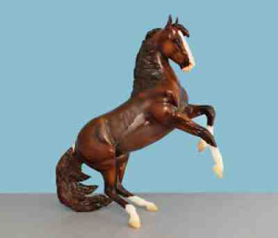 BreyerFest 2021 GLOSSY 1 of 7 Volunteer Ambassador Model Thornycroft Desatado