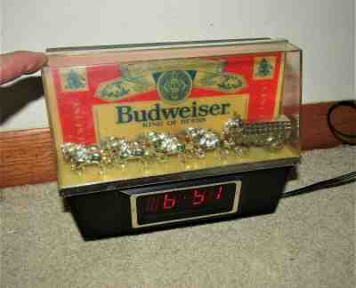 (vtg) BUDWEISER  CLYDESDALES & wagon lighted  DIGITAL CLOCK