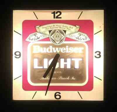 Vintage Budwiser Light Beer Wall Clock Man Cave Bar Anheuser Busch 1982