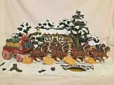 Budweiser CLYD15 Sculpted Clydesdale Holiday Scene Figurine