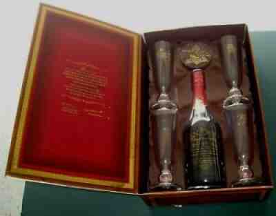 BUDWEISER MILLENNIUM LIMITED EDITION BOTTLE AND GLASSES NEW NEVER REMOVED L@@K