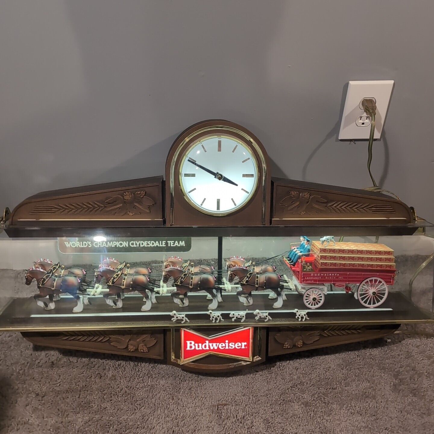 BUDWEISER BEER CLYDESDALE STAGECOACH BAR LIGHT Vtg Lady With Beer Sign ManCave