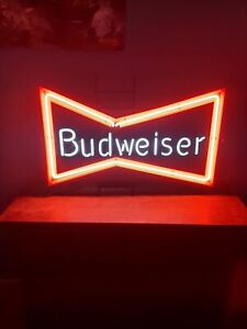 Vintage BUDWEISER Beer NEON GAS Light Bar Pub Sign Light Red Bow Tie BOX 30x20