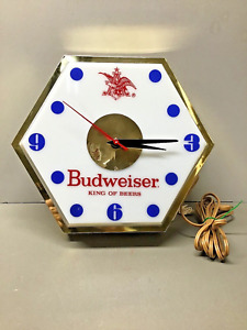 Rare Vintage BUDWEISER  King Of Beers  Lighted Wall  Clock